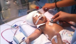  Vụ trẻ sơ sinh bị đâm: Nghi phạm được chuyển sang khoa Tâm thần để theo dõi